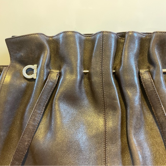 Vintage chocolate brown Ferragamo bag - Picture 3 of 10